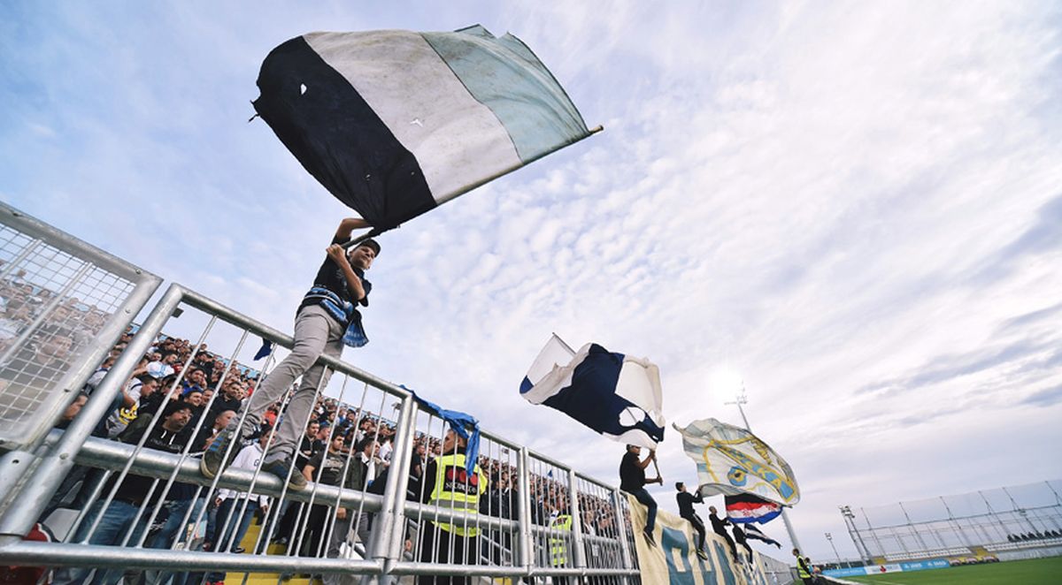 DERI DINAMO! Rijeka oblijepljena porukama podrške pred utakmicu godine