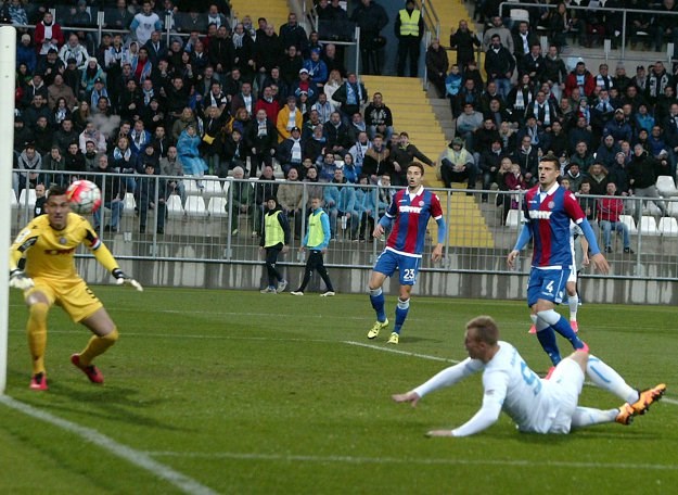 Rijeka slavi! Hajduk na Rujevici nemoćan i s igračem više