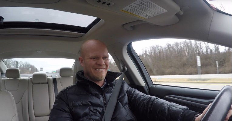 VIDEO: Što će se dogodite ako ubacite u rikverc tijekom vožnje?