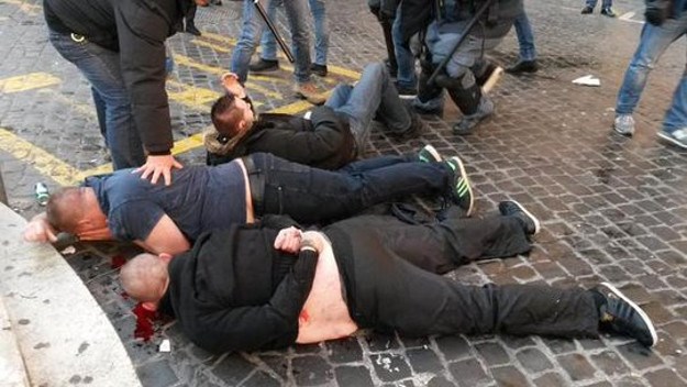 Rat policije i navijača Feyenoorda u Rimu: Nizozemci bakljama i kamenjem, Talijani brutalnim pendrečenjem