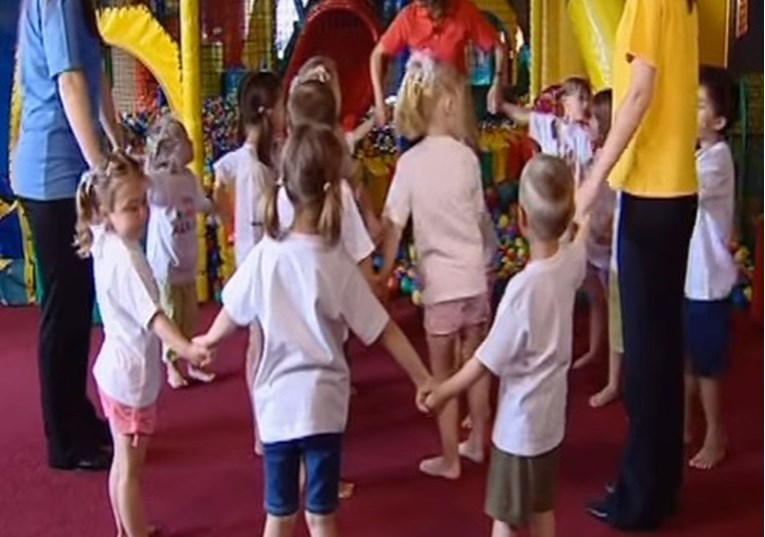 Dječja pjesmica "Ringe, ringe, raja" zapravo krije jezivu priču?