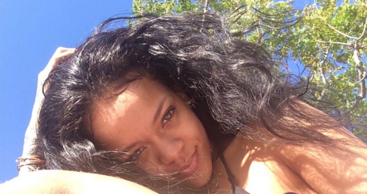 Rihanna pokazala dlakave noge i strije, fanovi oduševljeni