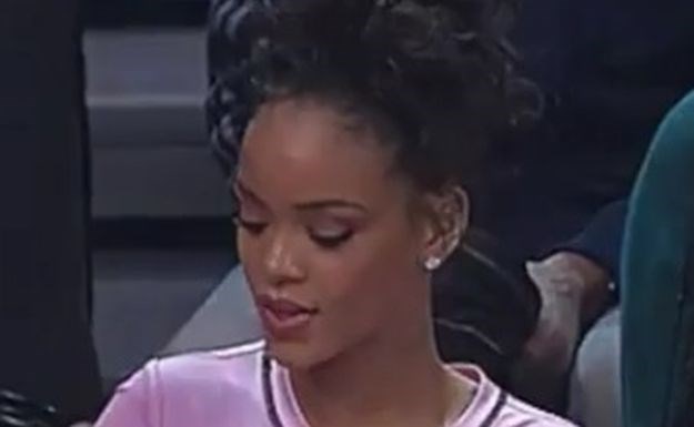 VIDEO Potpuno slomljena: Rihanna se rasplakala usred koncerta