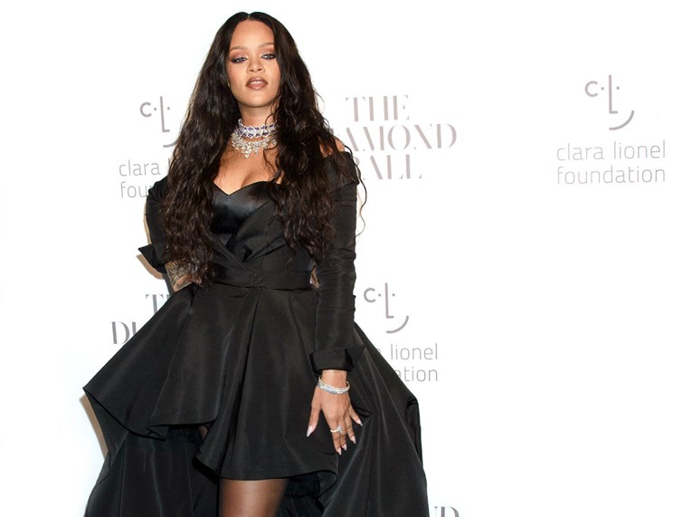 Rihanna u "tajnica čarapama" dočekala goste svog dijamantnog bala