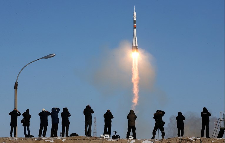Ruska raketa s tri astronauta poletjela prema Međunarodnoj svemirskoj postaji