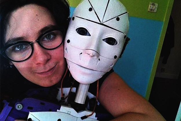Mlada djevojka želi se udati za robota: "Zaljubila sam se, sretni smo i ne štetimo nikome"