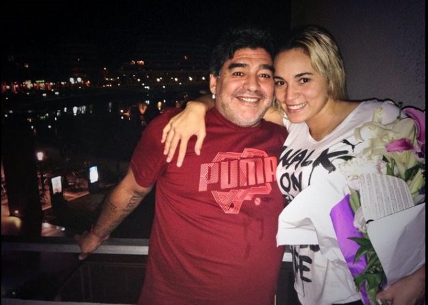 Maradona udario djevojku pa joj se ovako "iskupio"