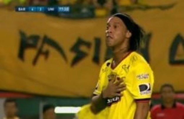 Pogledajte i poslušajte ovacije koje je Ronaldinho dobio kada je zaigrao za Barcelonu