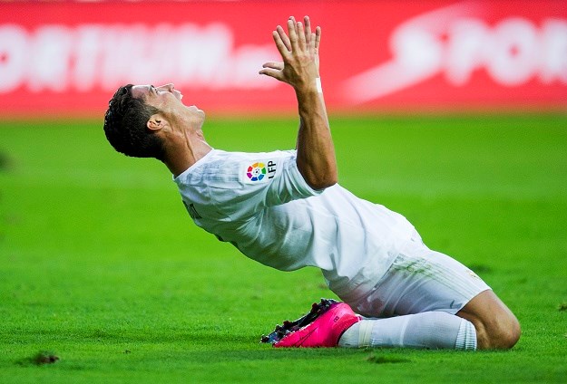 Ronaldo novim žicanjem penala navukao bijes hejtera, pa im se obratio porukom
