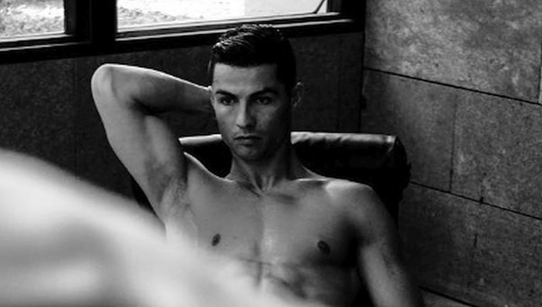 K´o od majke rođen: Cristiano Ronaldo sjeo na naslonjač i raširio noge