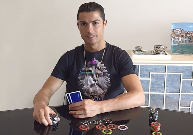 Uhvaćen u akciji: Cristiano Ronaldo bacio oko na prelijepu glumicu