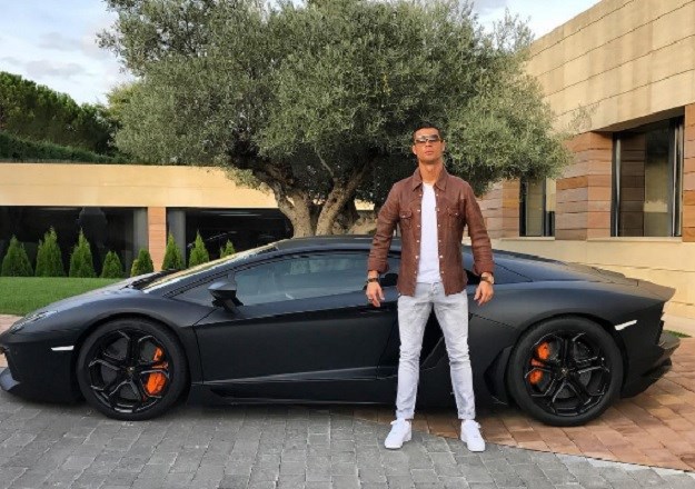 Ronaldo se pohvalio novim Lamborghinijem, ljudi se odmah počeli sprdati