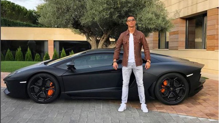 RONALDOVA DRAMA Zbog ozljede nije mogao voziti i ostavio Lamborghini nasred ceste