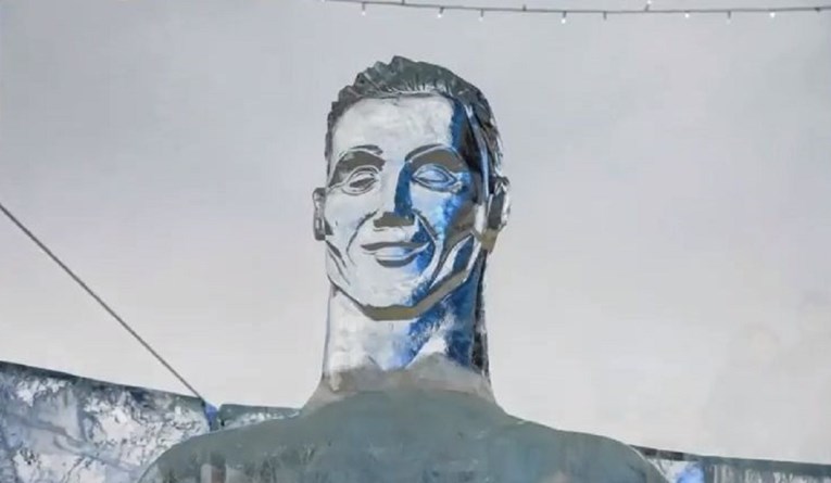 LEDENI RONALDO Skulptura u Moskvi odmah uspoređena sa zloglasnim kipom