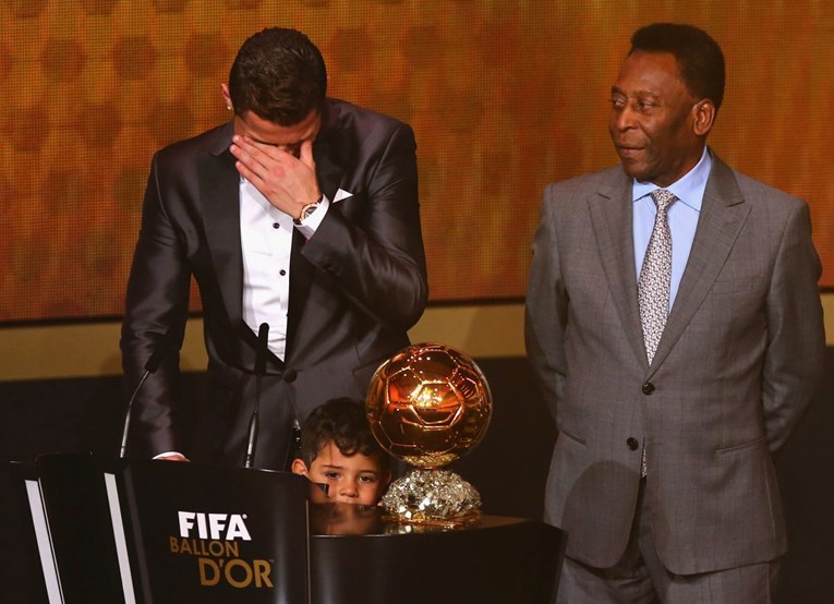 Cristiano Ronaldo oduševio svijet: Donirao Zlatnu loptu za potrebe bolesne djece