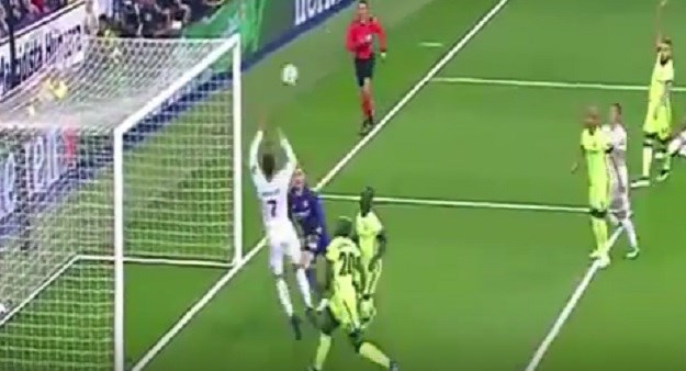 Ronaldo s rukama zakucao loptu u mrežu Cityja