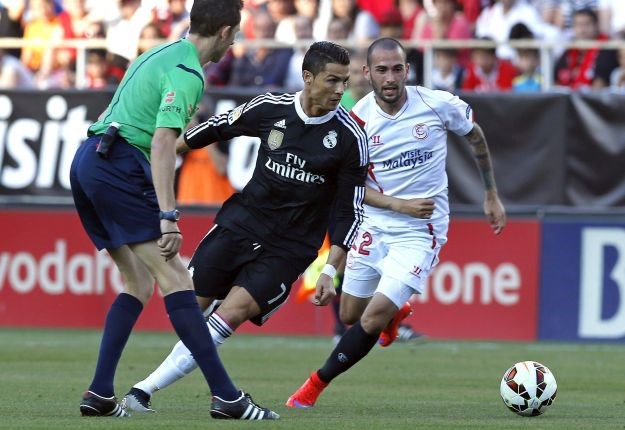 Ronaldov hat-trick na Sanchez Pizjuanu ostavio Real dva boda iza Barcelone
