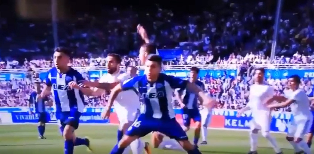 SMIJE MU SE CIJELI SVIJET Očajni Ronaldo pokušao iznuditi penal, pa se brutalno osramotio