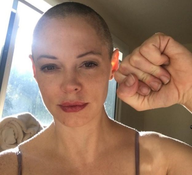 FOTO Rose McGowan pokazala gole grudi bez bradavica pa napala medije zbog Trumpa