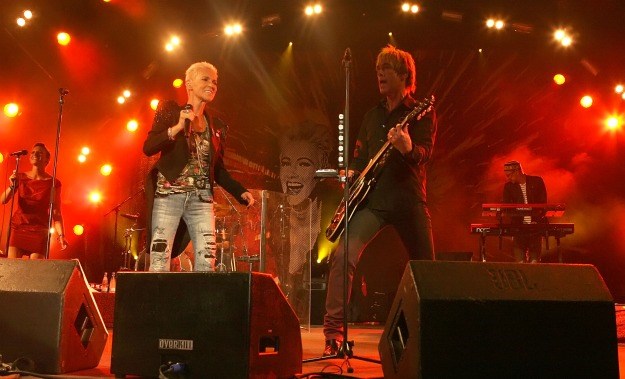 Kultna pop grupa prekinula turneju zbog teške bolesti pjevačice, sumnja se na najgore