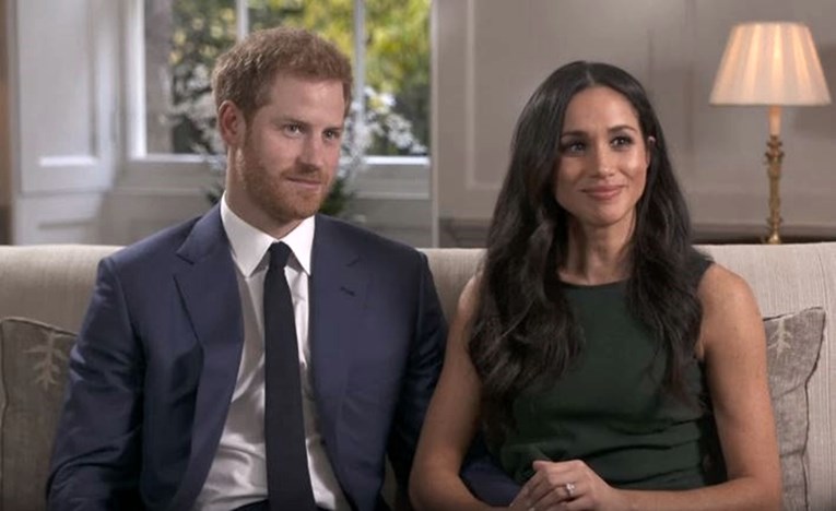 Pozivnice za vjenčanje princa Harryja i  Meghan Markle otkrile nešto čudno u vezi kraljevske obitelji