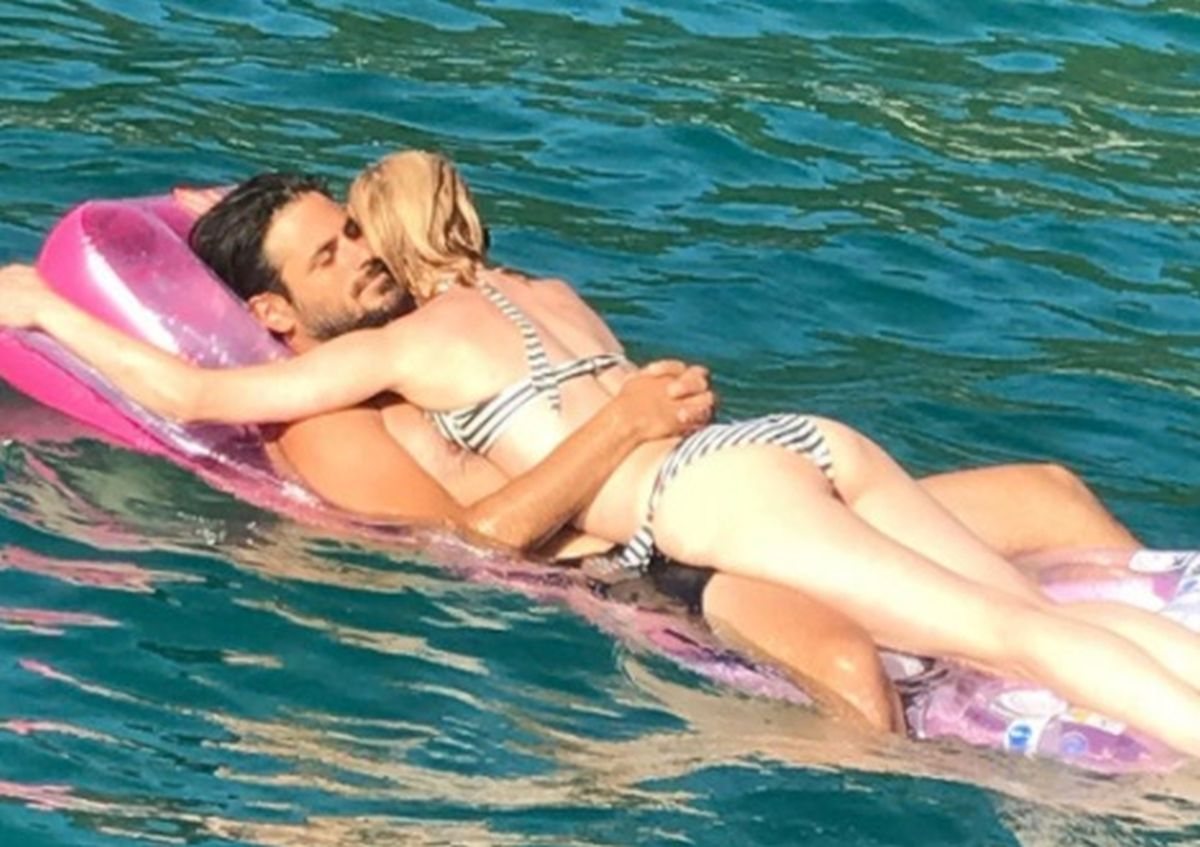 Dok Rozga objavljuje zajedničke fotke s plaže, Hauser radije pozira s nekim drugim