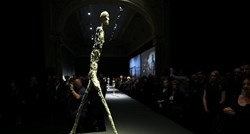 FOTO "Čovjek koji hoda": Skulptura vrijedna više od pola milijarde kuna očarala Zagrepčane