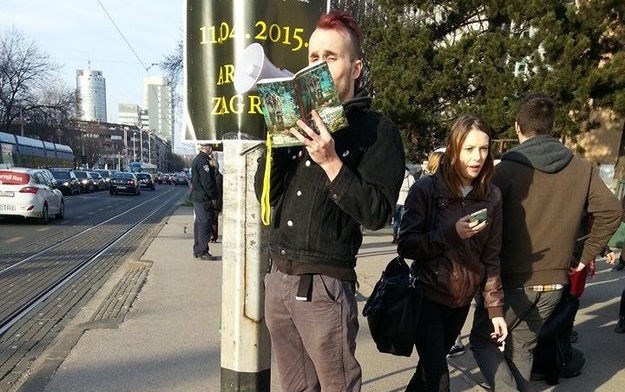Punker protiv šatordžija: "Hoće li prije završiti prokleti rat ili ću ja pročitati Zagorkin roman?"