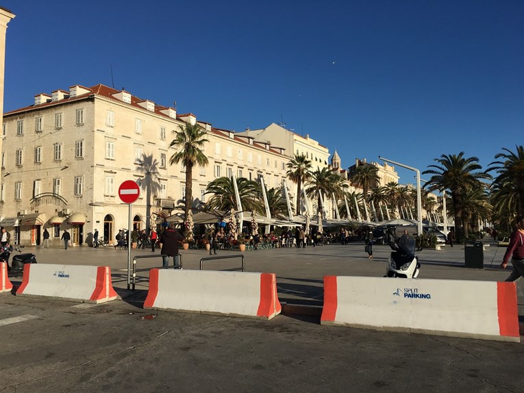Antiterorizam za Božićni sajam u Splitu: Pristup središtu grada ogradit će se s 40 betonskih prepreka