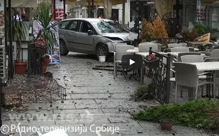 Želio zgaziti ljude u centru Beograda, autom uletio u pješačku zonu, dvoje ozlijeđenih