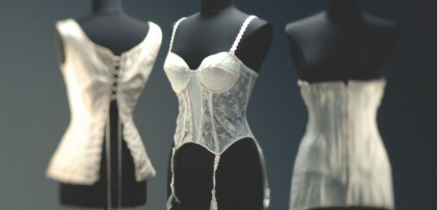 Od "oklopa" do prozirnih tangi: Muzejska izložba o povijesti ženskoga intimnog rublja