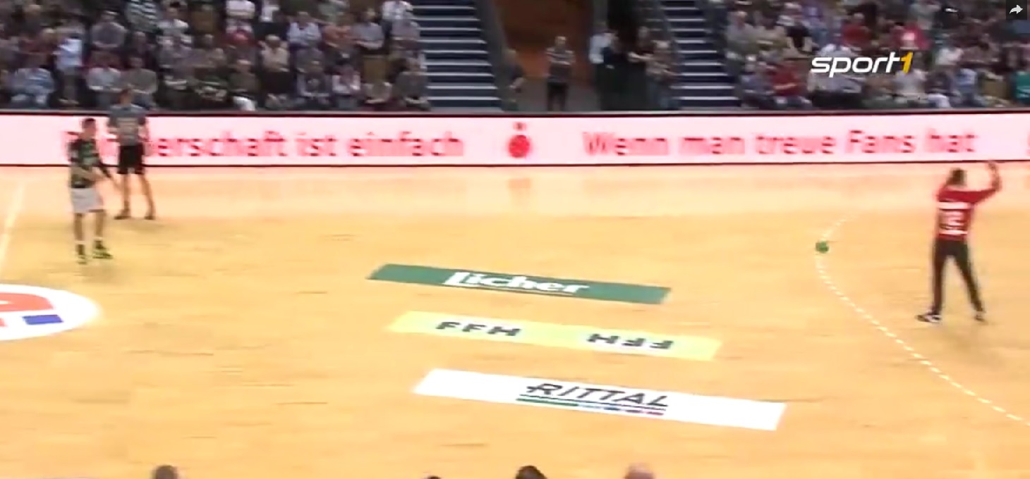 PA GDJE GLEDAŠ!? Bosanac kriv za najluđi autogol u povijesti rukometa
