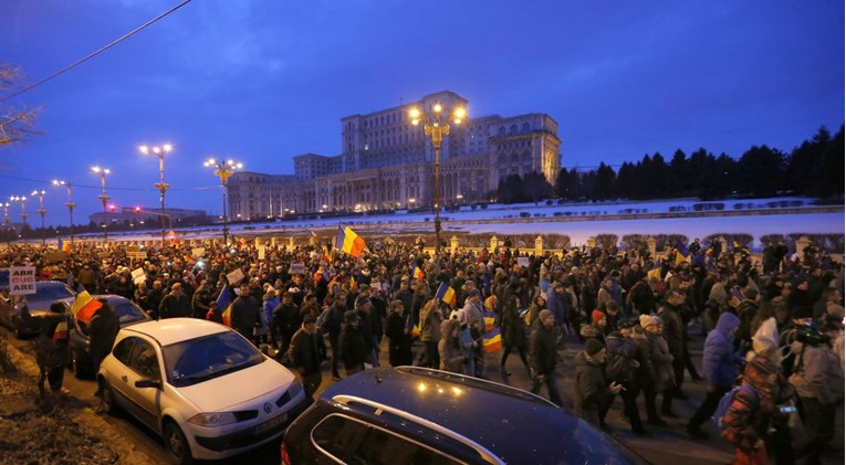 Rumunjska vlast se usrala zbog protesta, povlače zakon kojim su štitili korumpirane političare