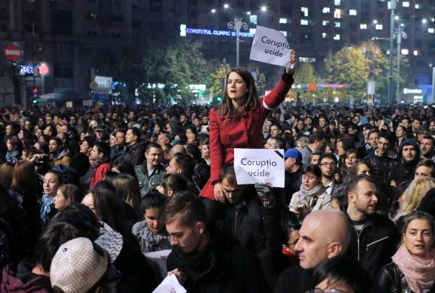 Veliki prosvjed protiv vlasti u Bukureštu zbog tragedije u noćnom klubu: Traži se ostavka premijera
