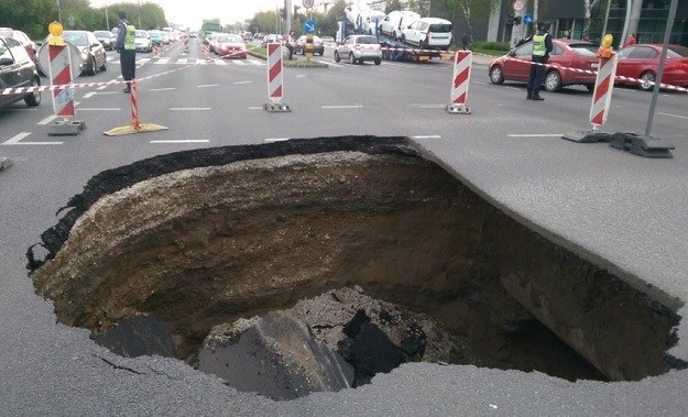 Vozači, budite oprezni: Otkriveno zašto se otvorila golema rupa u Zagrebu, radovi će potrajati