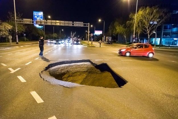 VOZAČI, OPREZ Nasred Slavonske avenije u Zagrebu otvorila se ogromna rupa