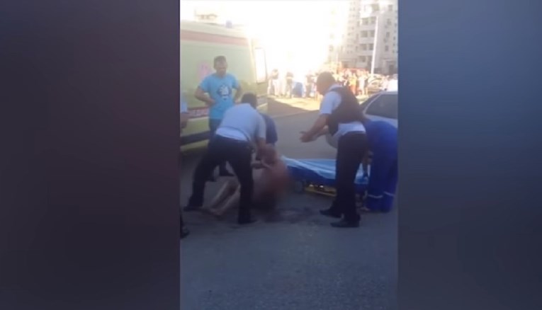 UZNEMIRUJUĆA SNIMKA Muškarac u Rusiji odrezao bebi glavu i mahao njome po ulici