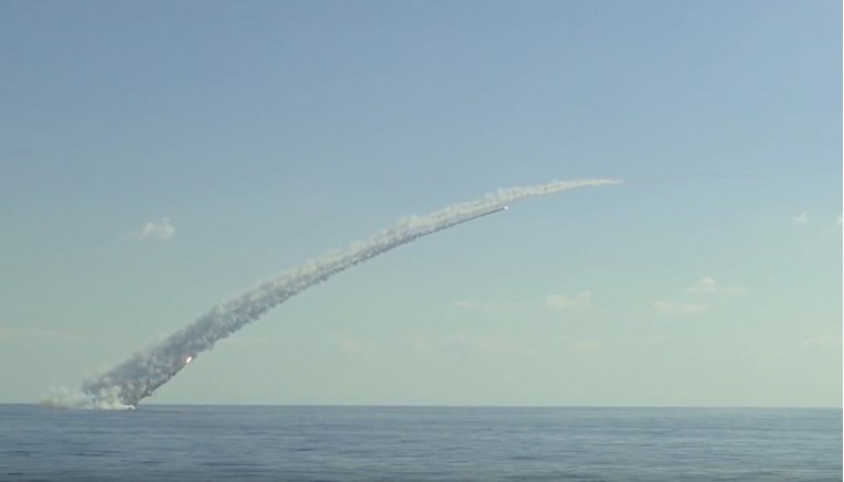 VIDEO Ruske podmornice u Sredozemlju raketama gađale ISIL u Siriji, pogledajte snimku