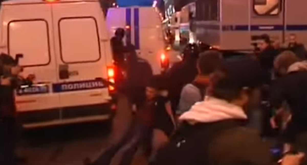 Masovna uhićenja prosvjednika u Rusiji na Putinov rođendan