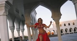 VIDEO Pjevačica ispred džamije izvela seksi performans koji bi mogla skupo platiti