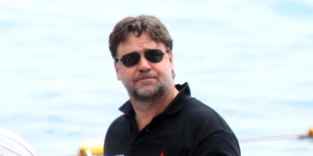 FOTO Russell Crowe se fotkao s medvjedom: "Pazi, ovaj je dobro sredio DiCaprija"