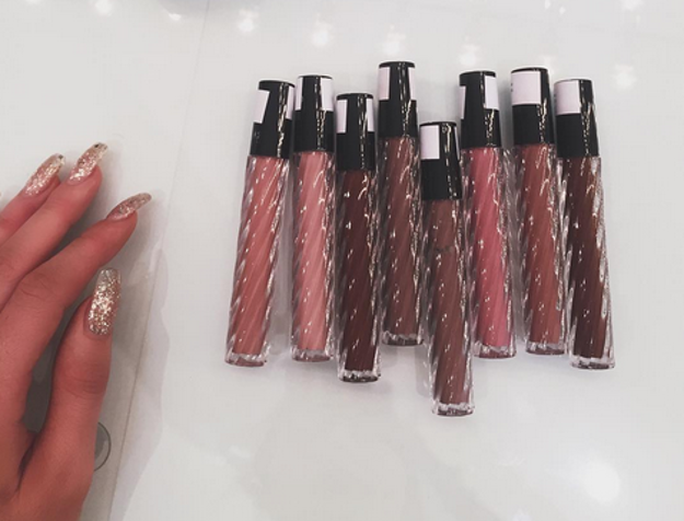 Neutralne boje i atraktivno pakiranje: Ovako će izgledati ruževi Kylie Jenner