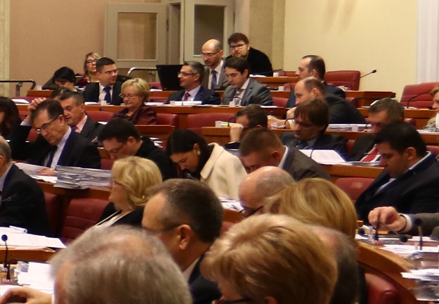 Evo kako se zastupnici zabavljaju za vrijeme rasprave o proračunu