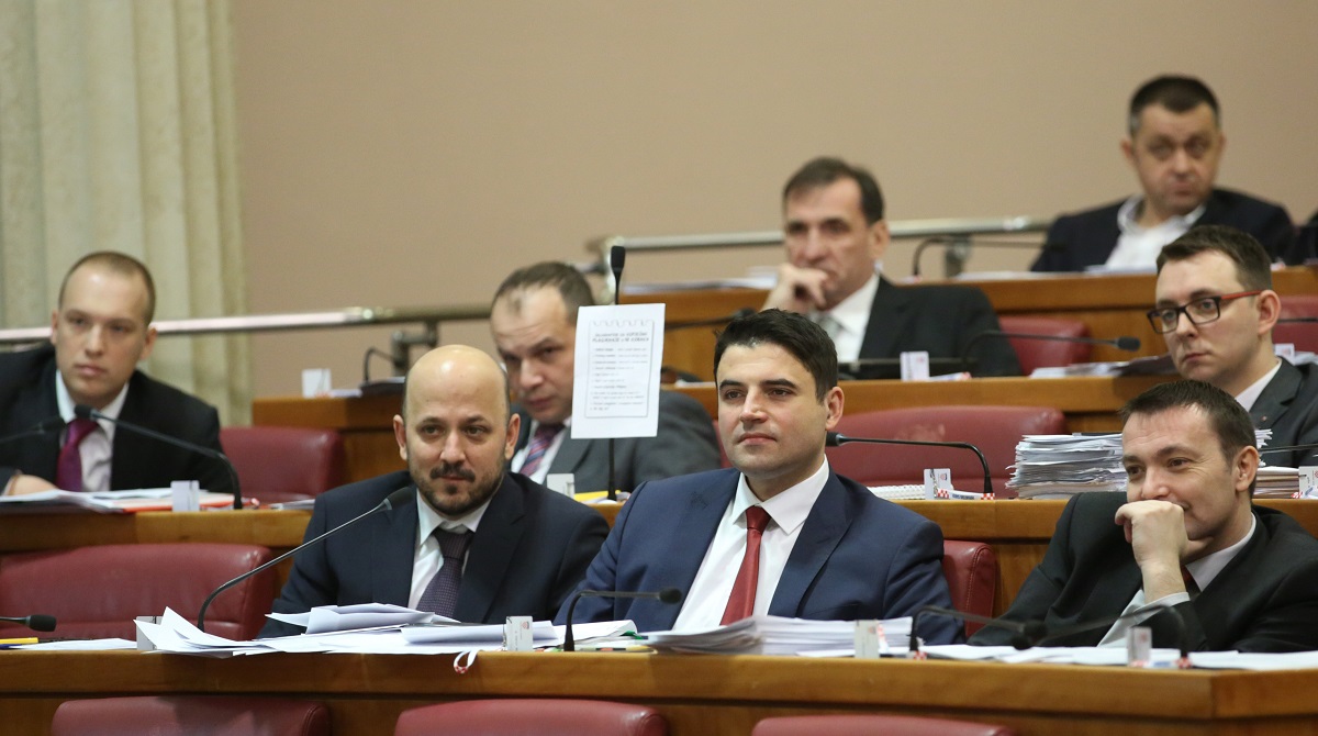 SABOR Umjesto da raspravljaju o minimalcu, zastupnici se svađali tko je više dignuo plaće