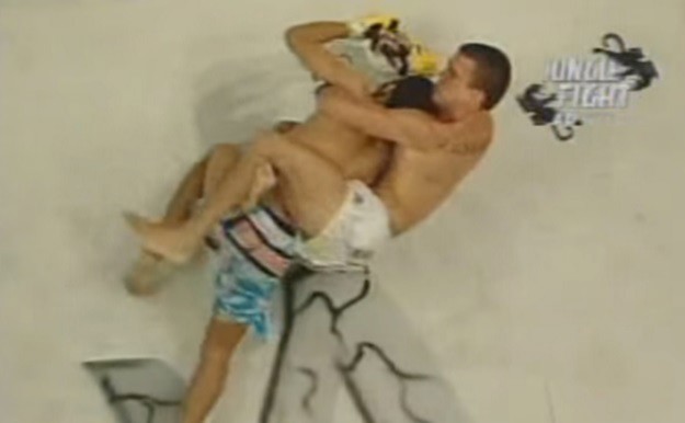 Dogodilo se samo jednom i nikad više: UFC-ov prvak je te večeri bio prisiljen na predaju