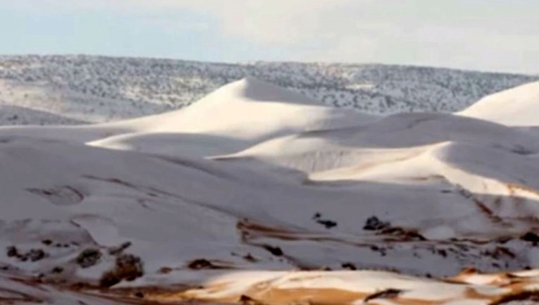 Snijeg zabijelio Saharu, pogledajte snimke