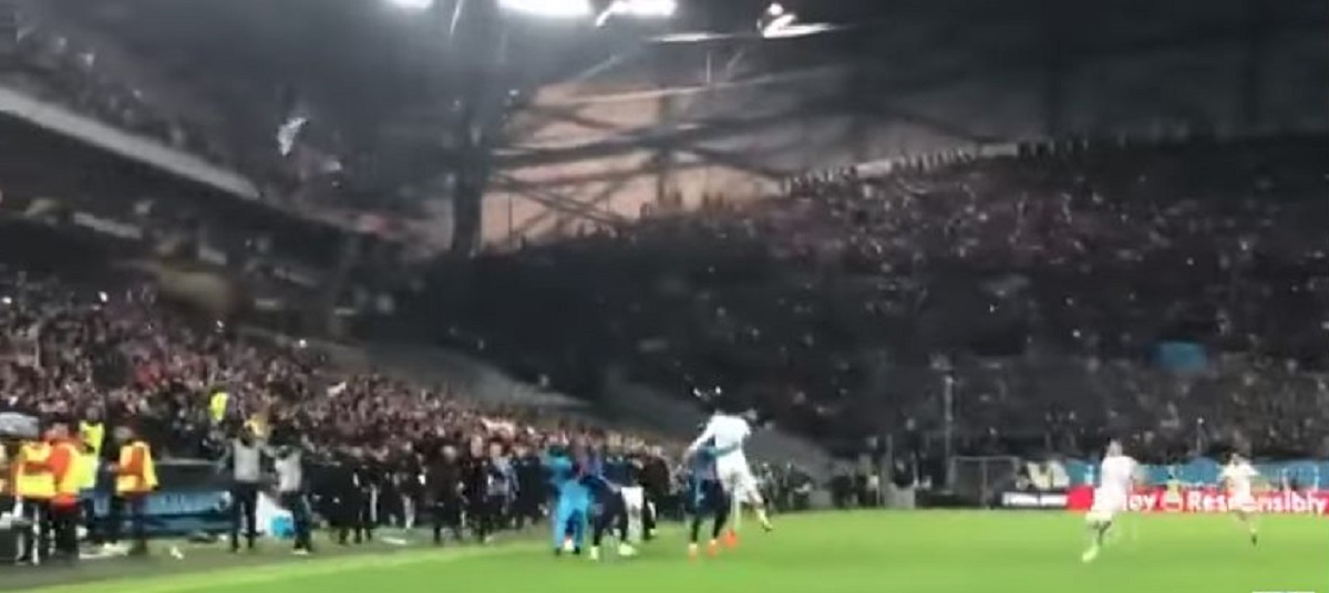 TOTALNO LUDILO U MARSEILLEU ZA NAJEŽITI SE Golčina snimljena iza gola i uz muziku iz Titanica