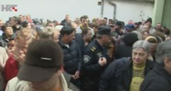 Pred socijalnom samoposlugom Osječane pazila policija da ne bi došlo do nereda