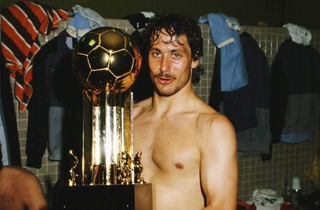 Bio je velika nogometna zvijezda, a sada spava po klupama u parkovima