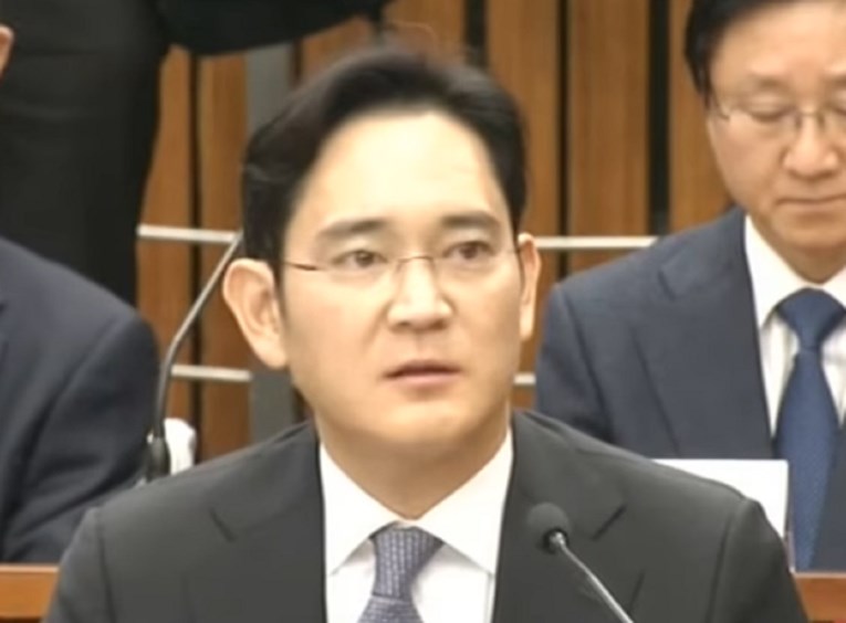 Veliki korupcijski skandal: Šef Samsunga optužen za mito, pronevjeru, krivokletstvo i druge zločine